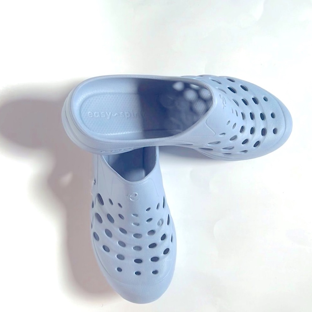 Easy spirit womens rubber  travel shoes. Clip on clog